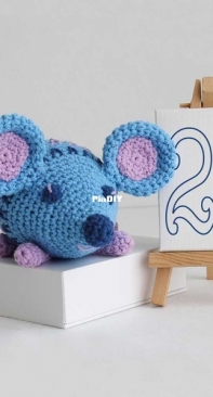 My Crochet Chums - Pia Simpson - Lockdown Ami Challenge - Number 24 Mouse - Free
