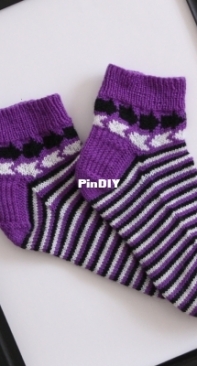 Reaching Out Socks by myrtle knits-Free