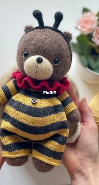 Funny Rabbit Toys - Alena / Daria Konurkina - Bee outfit - English