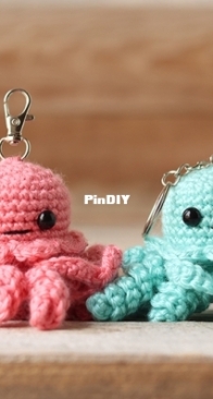 Jen Hayes Creations - Jen Hayes - Jellyfish Keychain - Free