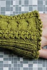Keep Warm-Wristwarmer by Eva Kuehlmann/LondonLeo -Eng-Free