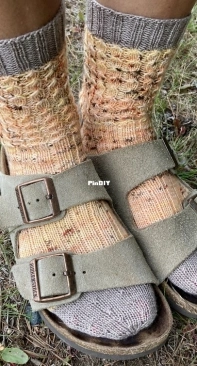Lovely Day Socks - Darcy Thompson - Chit Chat Knits - Free