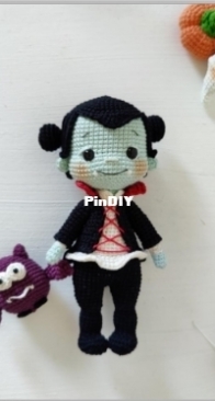 Sihirli Halka - Burcu Bulbul - Vampire and Mini Bat - Vampiro y Murcielago - Spanish