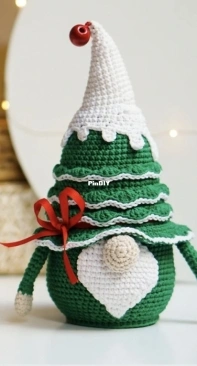 Polushka Bunny - Crochet Page - Gnomeland - CrochetGnome Toys - Maria Ermolova - Christmas Tree