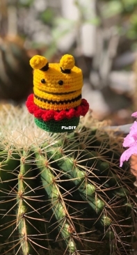 Tippaya Crochet - Case Cover Bee - Thai - Free