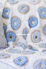 The Whistling BlueBird - Donut Blanket - English
