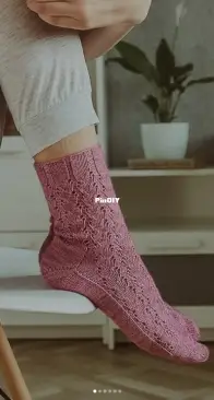 Akebia socks by Olga Mayskay