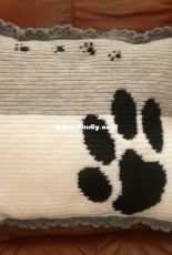 Unknown designer- Crochet Pillow with Cats -  Free