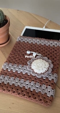 Gek op Haken - Draadliefde - Teuni Klok - Granny Stripes iPad cover - Granny Stripes iPad hoes - Dutch
