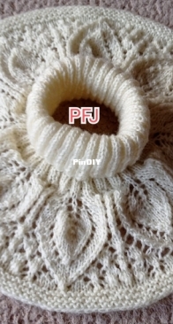 Knitted scarf
