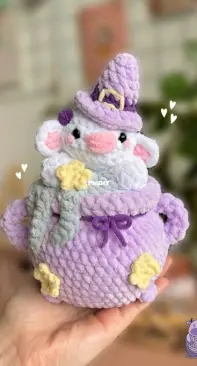 Cowely Crochet - Fanni Vécsey - Amethist Wizard Cow in Cauldron