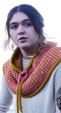 Briocheanic Cowl by Hannah Mann