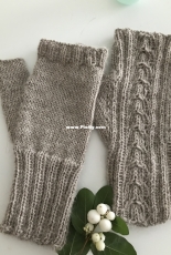 Petit cadeau Mitts by Anne B Hanssen-Free