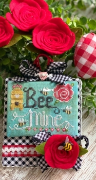 Stitching With the Housewives - Housewives Happy Hearts - Bee Mine