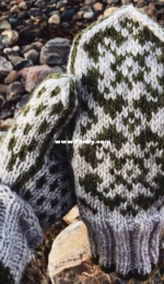 Arnøy Mittens by Jørgen Johnsen-Norwegian-Free