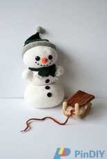 The Flying Dutchman - Vliegende Hollander - Joyce Overheul - Snowman with Sled