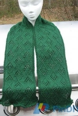 Daisys Scarf by Meagheen Ryan
