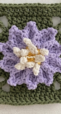 Made by Lisek - Anna Lisek - Violet Granny Square