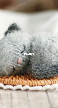 Sleepy Fur ball - Irina Latukhina - Mini Kykla