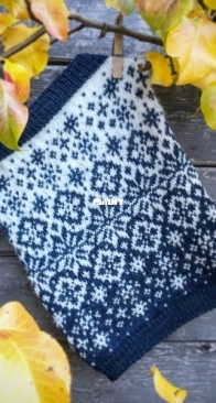 First Snowfall Neckwarmer by Runningyarn