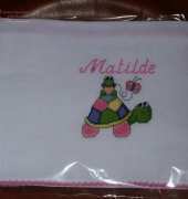 Embroidered baby diapers that offer!