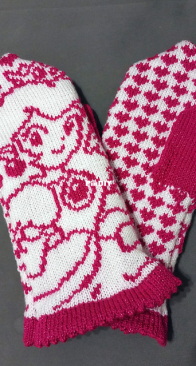 Princess Peach Mittens - Jolean Laming - English