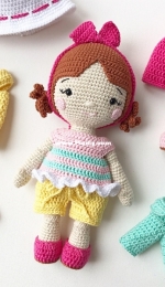 Zipzipdreams - Elif Tekten - Elina and her clothes