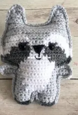 Spin a Yarn Crochet - Jillian Hewitt - Pocket Raccoon - Free