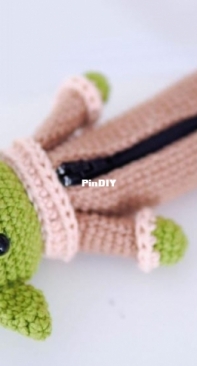 Receitas Carneirinho - Izabel Carneiro - Baby Yoda Pencil Case - Estojo Babê Yoda - Portuguese