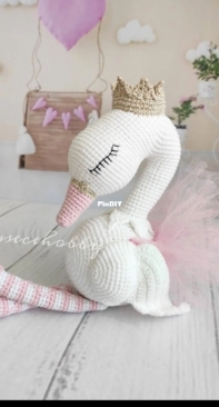 Littleaquagirl - Victoria the Swan bird  from Amigurumi Treasures book