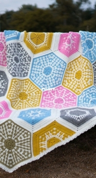 Celestia blanket by Lilla Bjorn - English