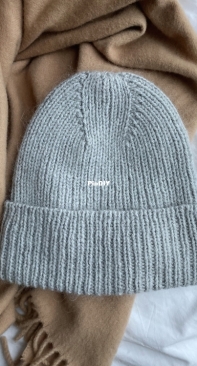 The Stockholm Hat by Mette-Wendelboe Okkels - PetiteKnit - French