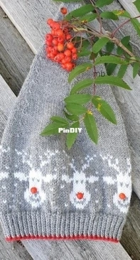 Rudolph Stocking Cap by MaBe - English, Norwegian