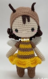 Amour Fou - Carla Mitrani - Bea the bee girl - Bea la niña abeja - Spanish - Free