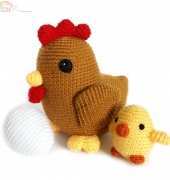 Llama Lou Crochet - Monsters Toy Box - Alyssa Voznak - Bonnie the Chicken