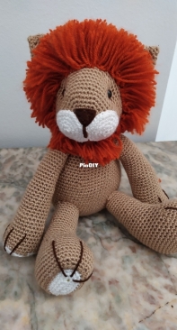 Amigurumi lion