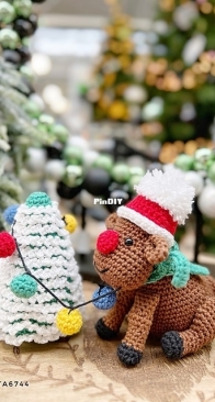 RNata - Natalia Ruzanova - Christmas Reindeer  with Tree - free