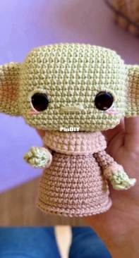 Azulie Croche - Viviane Larangeiras - Baby Yoda - Portuguese