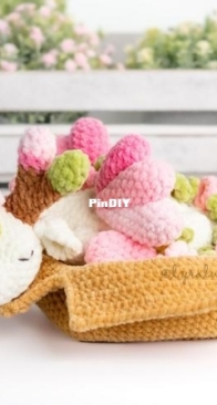Lyra Lune Softies - Lyra Lune Designs - Ruxandra Dumitrascu / Cazacu-Zota - Spring Dragon in a Box