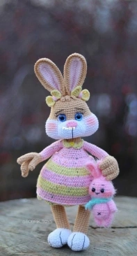 Bobrik toys - Natalia Bober - Rabbit Hare and Bugs Bunny  - Lebres e Perna Longa - Portuguese - Translated