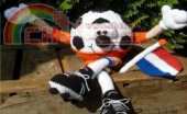 Marrot Design - Neddy the football Fan - Dutch