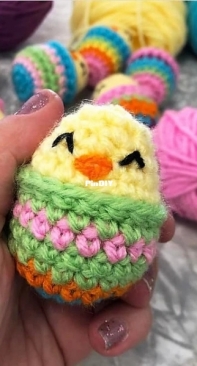 Fat Lady Crochet - Trish Hoskin - Easter Eggie - Free