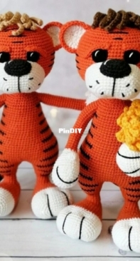 Olya and Toys - Olga Shkarlatyuk - Tiger Rony - Russian