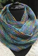 Lucys Diamond Moebius Cowl by Diane L. Augustin -Fee