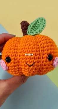 Hobbii Friends - Super Cute Design - Jennifer Santos - Kawaii Pumpkin - German - Free