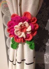 Curtain holder