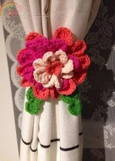 Curtain holder