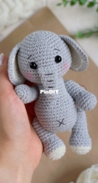 Knit Friends - Svetlana Altunina - Safari Elephant - Portuguese - Translated