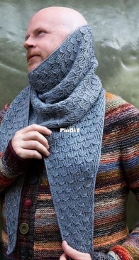 Smock Oclock Triangle by Stephen West - Small Shawls 2