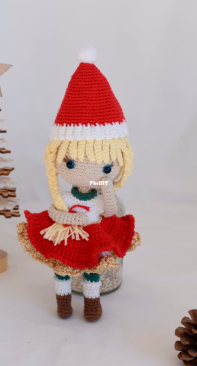 Bookishminicrochet - Tamara C Sanchez - Nati, the Christmas Elf - Nati, la Elfo de Navidad - English - Spanish